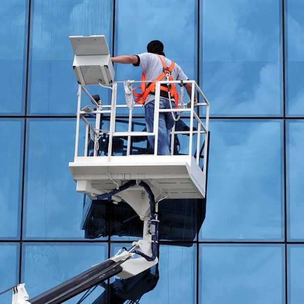 Komercinių patalpų periodinis valymas – investicija į švarią ir patikimą verslo aplinką