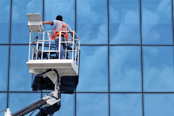 Komercinių patalpų periodinis valymas – investicija į švarią ir patikimą verslo aplinką